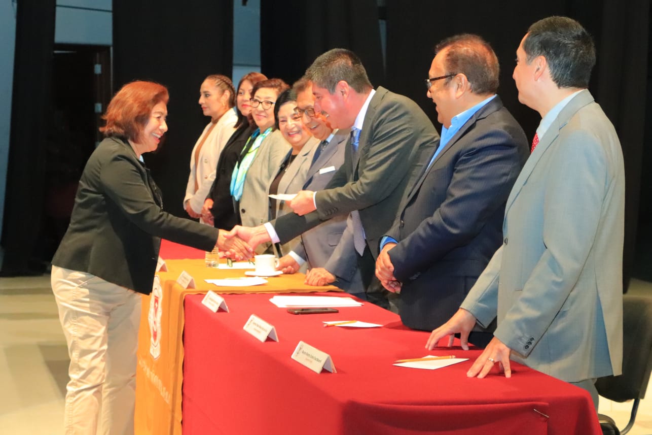 Rector de la UATx entrega bonos a trabajadores administrativos y de servicios del Stuat y Steieset